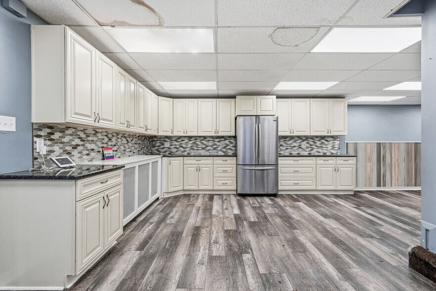 More Photos Of 113-115 W Ridge Pike, Conshohocken Storefront For Lease