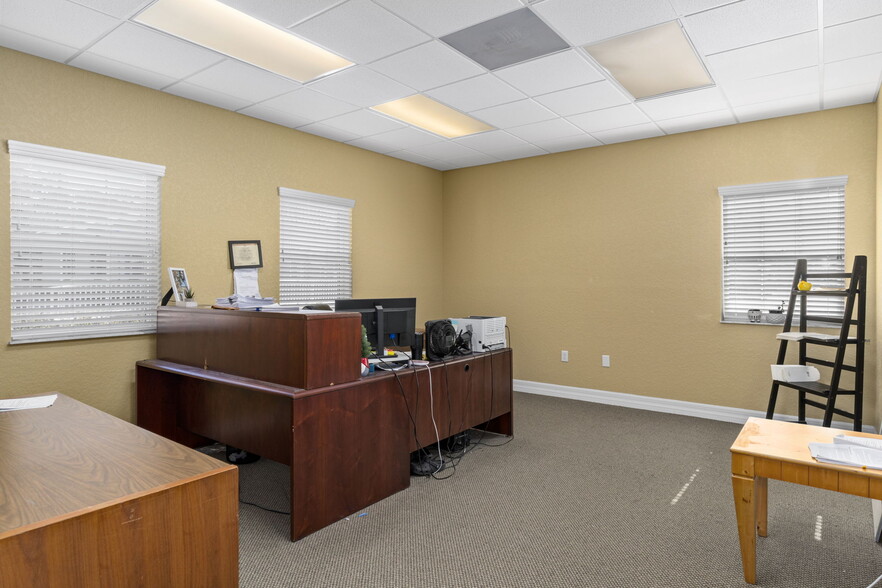More Photos Of 8352 Forest Oaks Blvd, Spring Hill Office For Sale