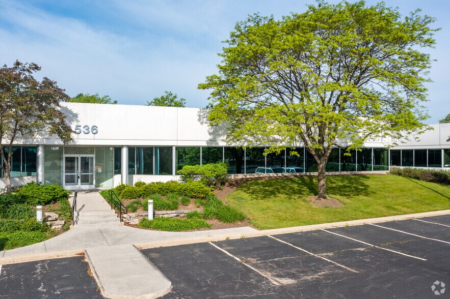 More Photos Of 536-616 Atrium Dr, Vernon Hills Office For Lease