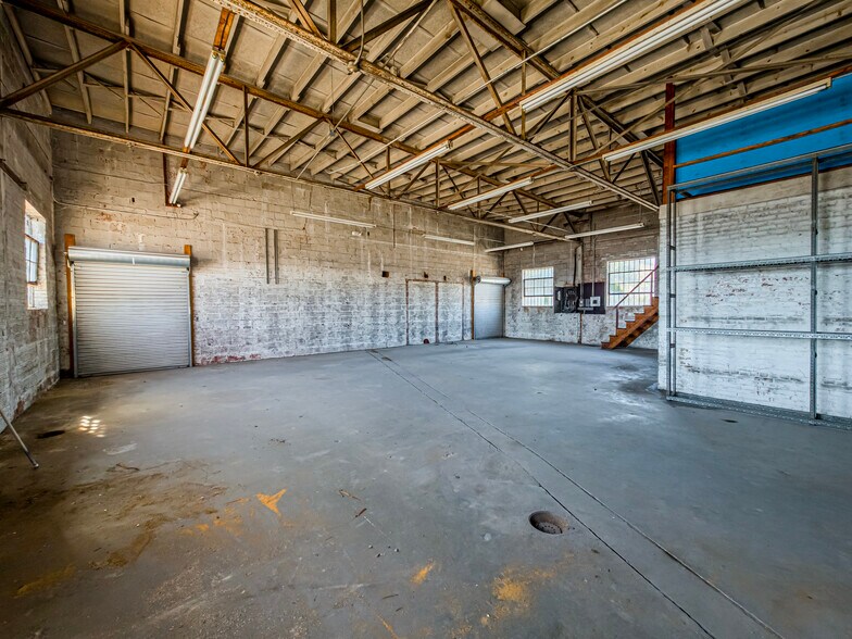 More Photos Of 104 3rd St E, Tifton Freestanding For Lease