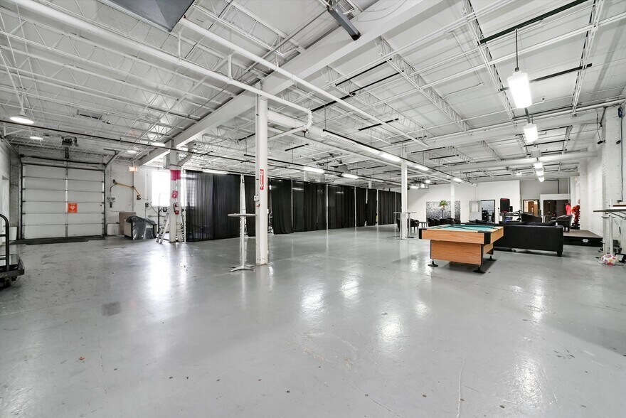 More Photos Of 4025-4039 S Western Blvd, Chicago Warehouse For Sale