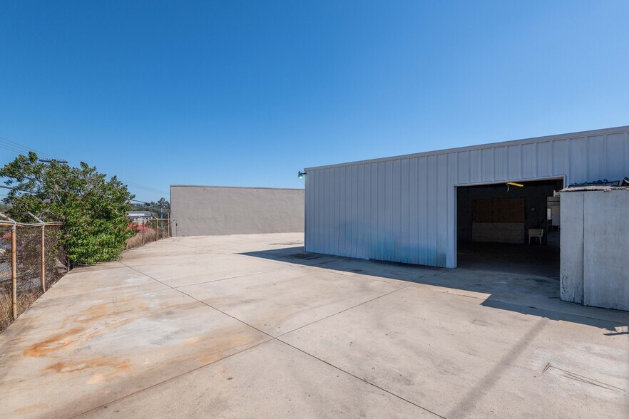 More Photos Of 8110 Commercial St, La Mesa Service For Lease