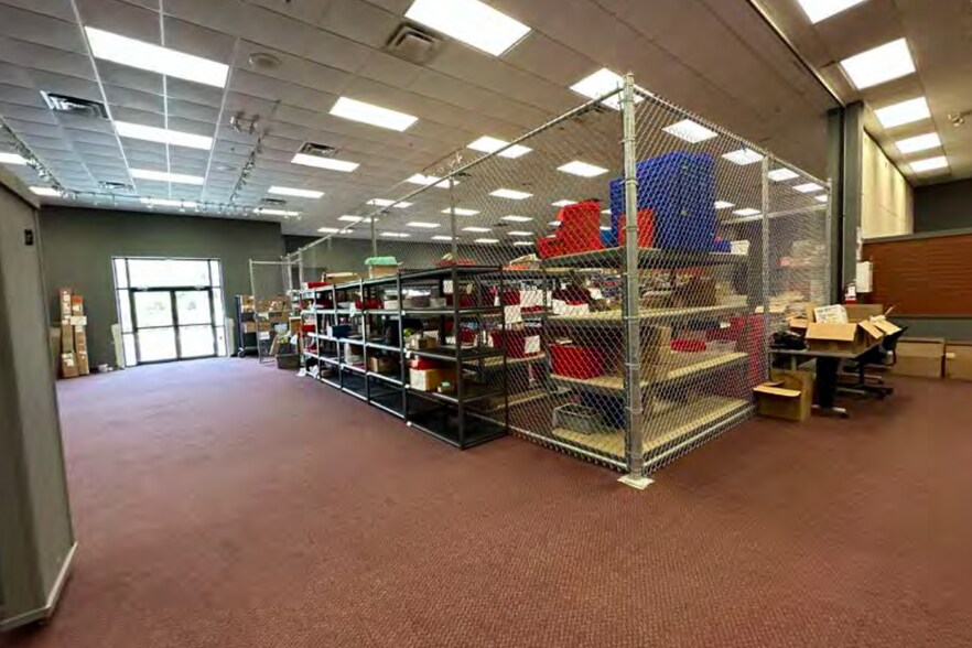 More Photos Of 6270 Este Ave, Cincinnati Showroom For Sale