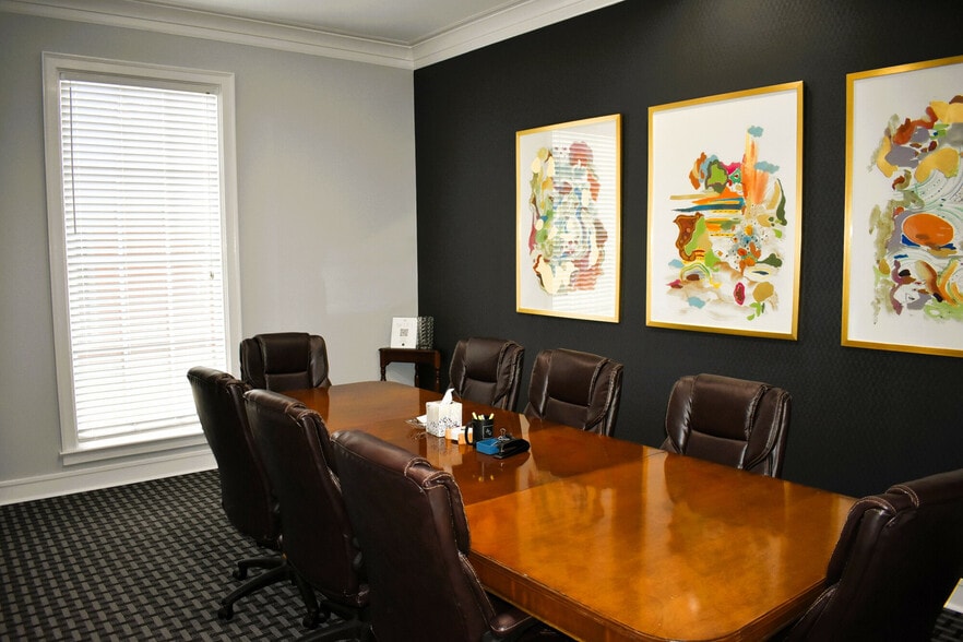 More Photos Of 1019 S Perry St, Montgomery Office For Sale