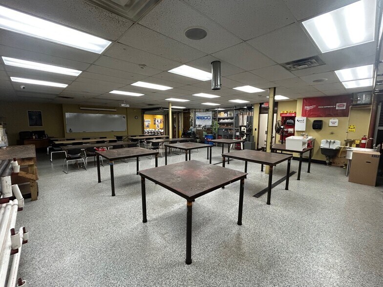 More Photos Of 3535 E Michigan St, Indianapolis Office For Sale