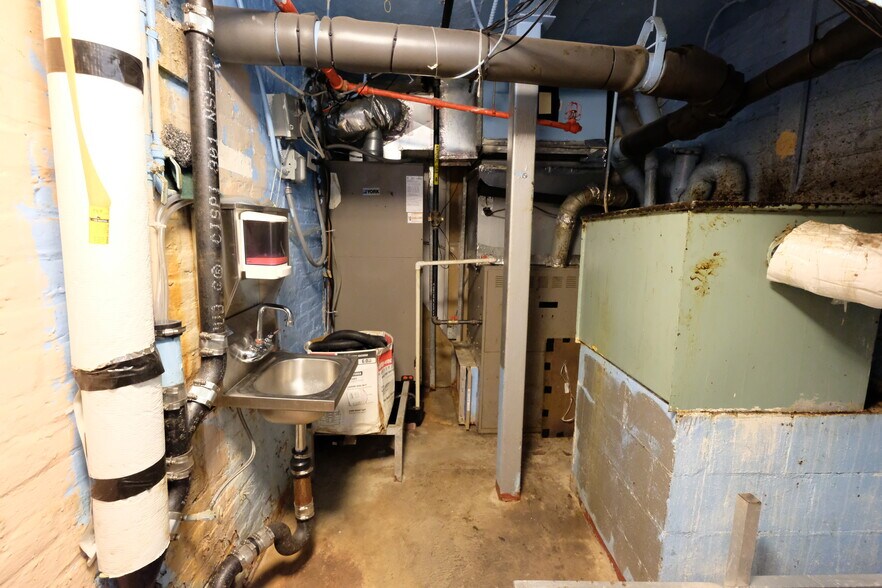 More Photos Of 358 W 23rd St, New York Multifamily For Sale