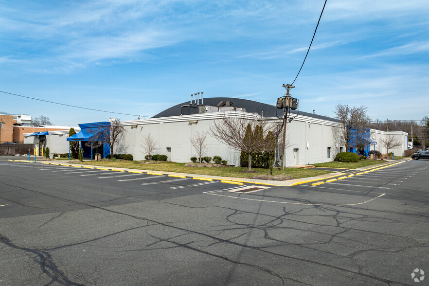 Primary Photo Of 715 Morris Tpke, Springfield Freestanding For Lease