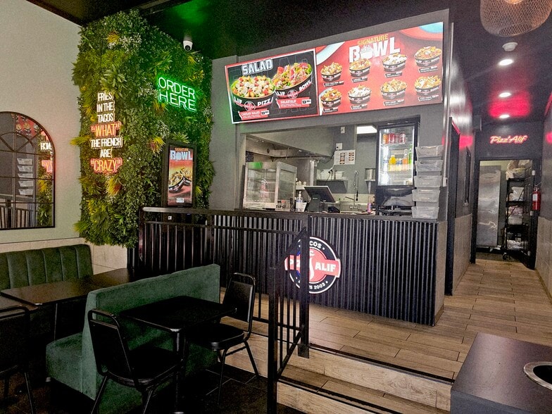 More Photos Of 233 S La Cienega Blvd, Beverly Hills Storefront For Lease