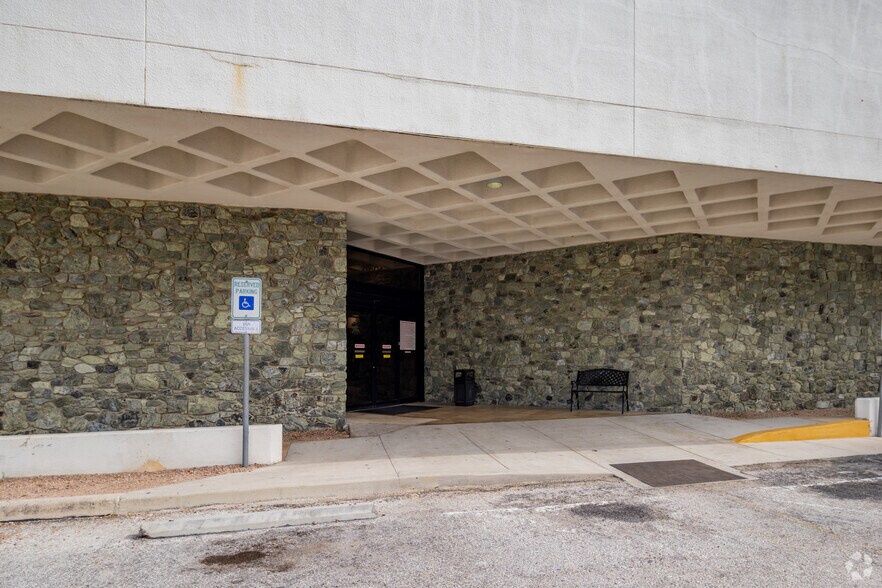 More Photos Of 8601 Village Dr, San Antonio Medical For Lease