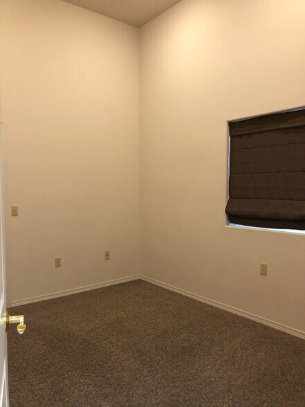 More Photos Of 6503 W Okanogan Ave, Kennewick Warehouse For Lease