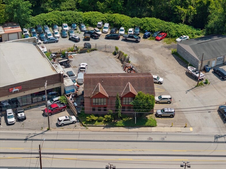 Primary Photo Of 1641 Saw Mill Run Blvd, Pittsburgh Flex For Sale