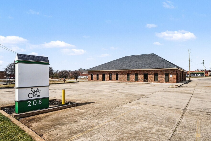 More Photos Of 208 W Salisbury St, Asheboro Medical For Lease