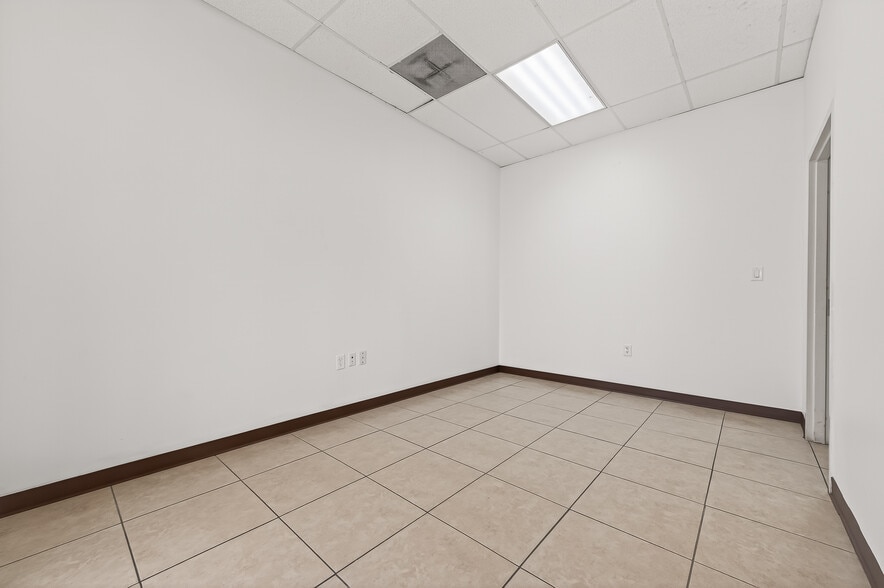 More Photos Of 10038 Grover Ln, Houston Warehouse For Sale
