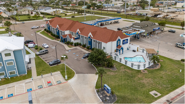More Photos Of 355 E Goodnight Ave, Aransas Pass Hotel For Sale
