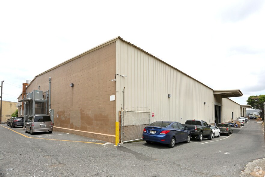 More Photos Of 2312 Kamehameha Hwy, Honolulu Warehouse For Lease