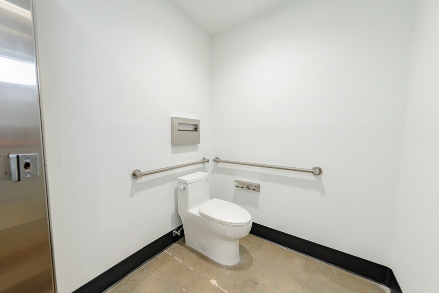 More Photos Of 5360 NW 35th Ave, Fort Lauderdale Warehouse For Lease