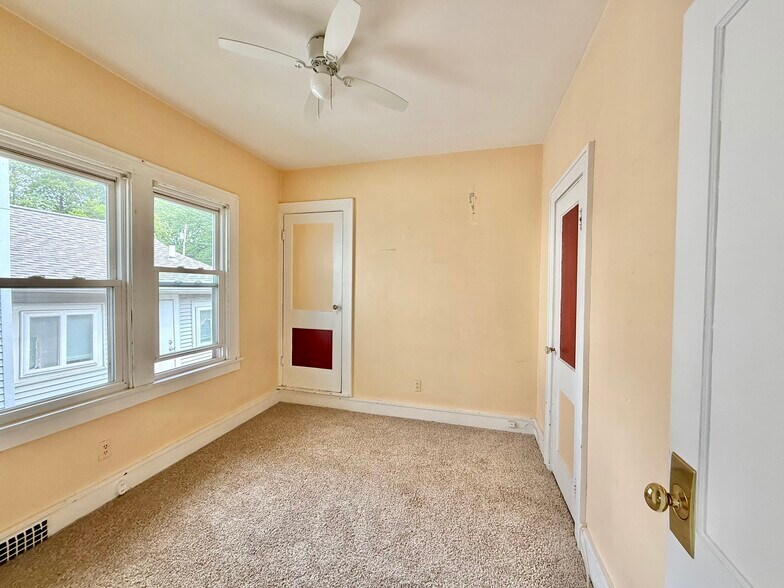 More Photos Of 4529 11th St, Rock Island Office For Sale