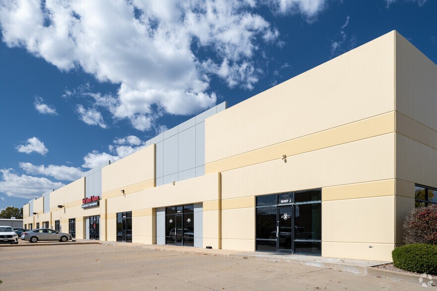 More Photos Of 18167 Edison Ave, Chesterfield Unknown For Lease