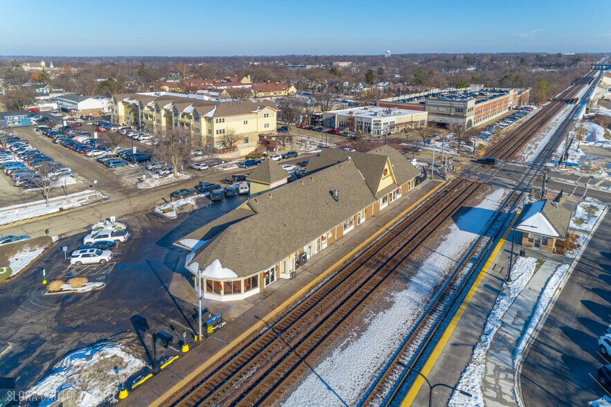 More Photos Of 428 W State St, Geneva Freestanding For Sale