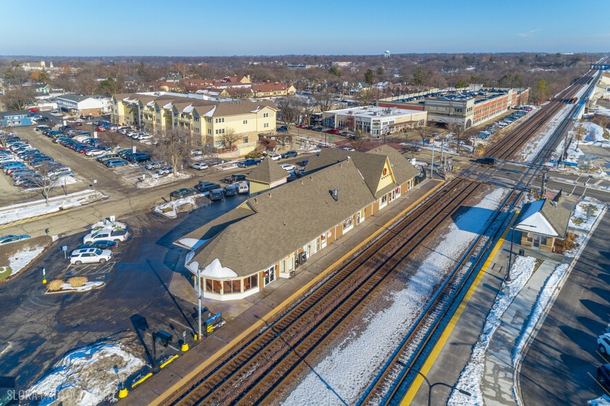 More Photos Of 428 W State St, Geneva Freestanding For Lease