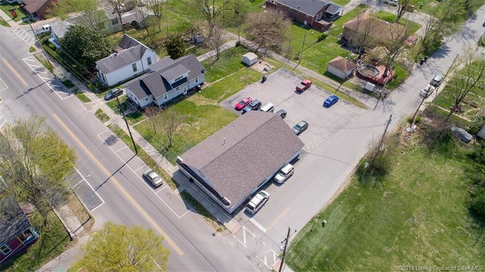 More Photos Of 1617 State St, New Albany Freestanding For Lease