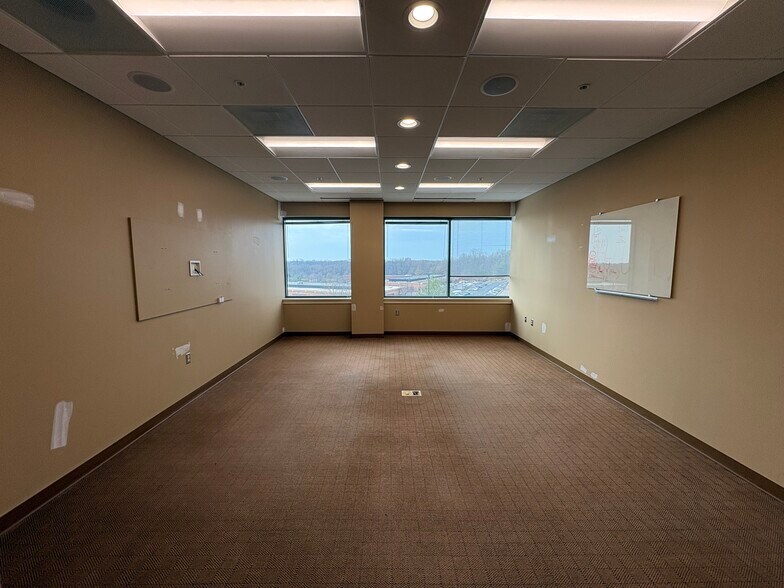 More Photos Of 8100 Sandpiper Cir, Nottingham Medical For Sale