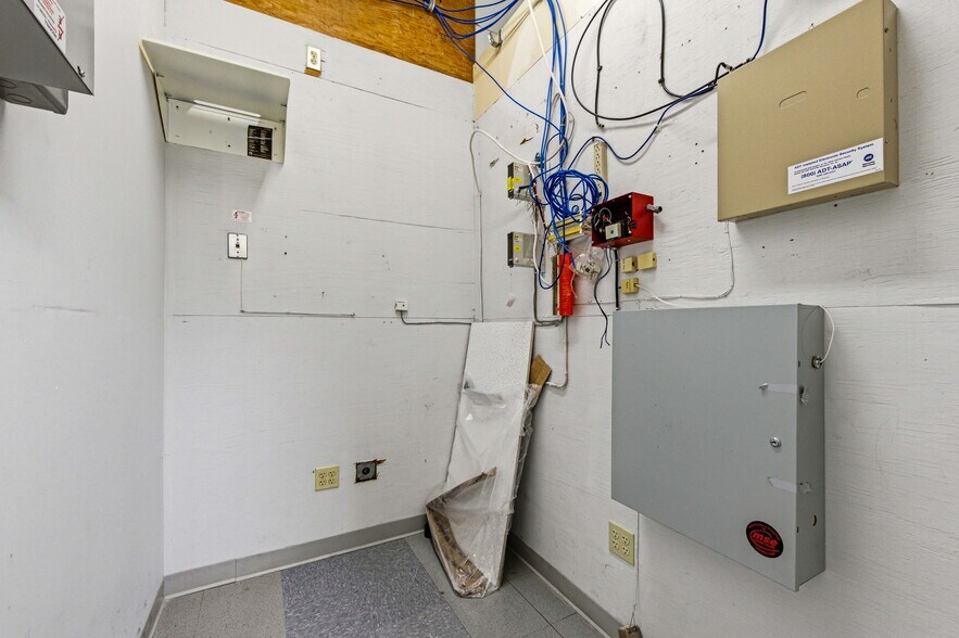 More Photos Of 1716 W US Highway 50, Pueblo General Retail For Lease