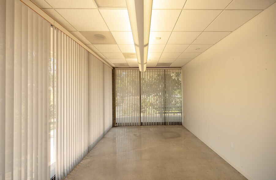 More Photos Of 241 Lombard St, Thousand Oaks Loft Creative Space For Lease