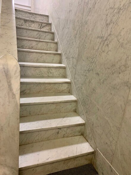 More Photos Of 225-231 E Redwood St, Baltimore Office For Lease