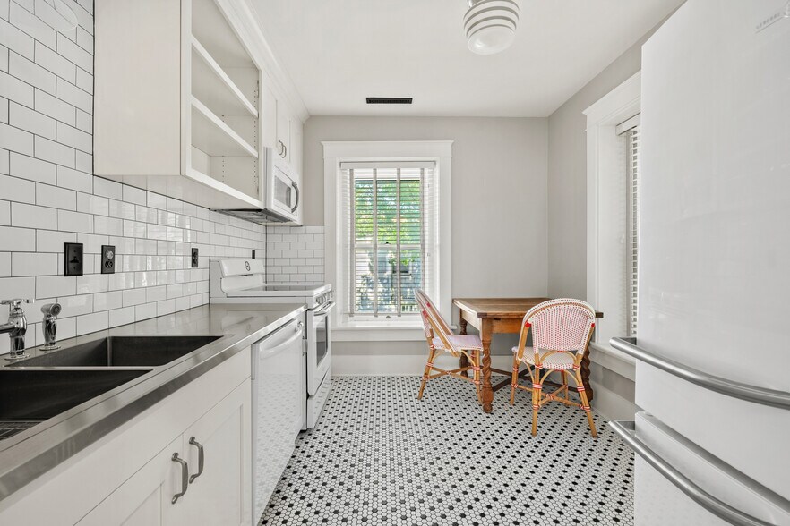 More Photos Of 720 Poyntz Ave, Manhattan Office For Sale