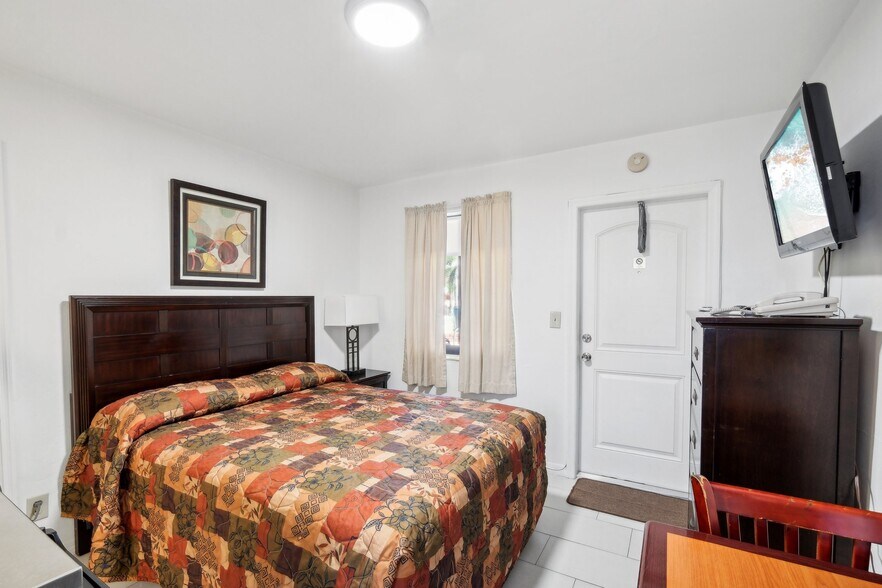 More Photos Of 1201 S Federal Hwy, Hollywood Hotel For Sale