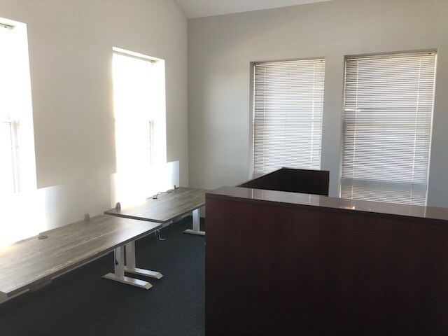 More Photos Of 21155 Whitfield Pl, Sterling Office For Sale