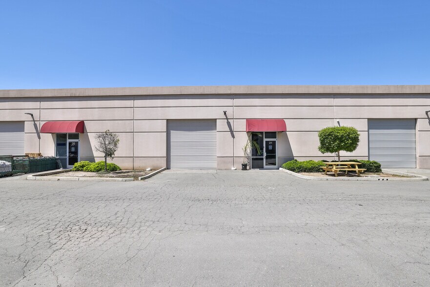 More Photos Of 2526 Qume Dr, San Jose Light Distribution For Sale