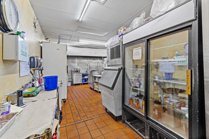 More Photos Of 2001 E Washington St, New Castle Restaurant For Sale