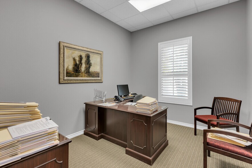 More Photos Of 501 E 7th St, Odessa Office For Sale