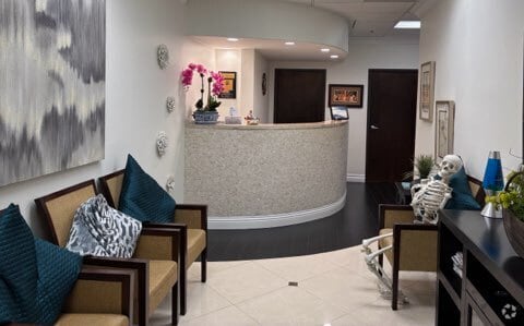 More Photos Of 20072 SW Birch St, Newport Beach Medical For Sale