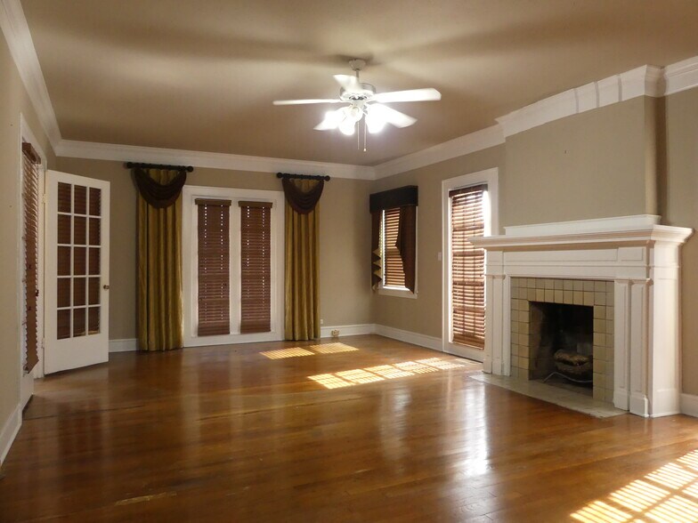 More Photos Of 304 S Trinity St, Decatur Office Residential For Lease