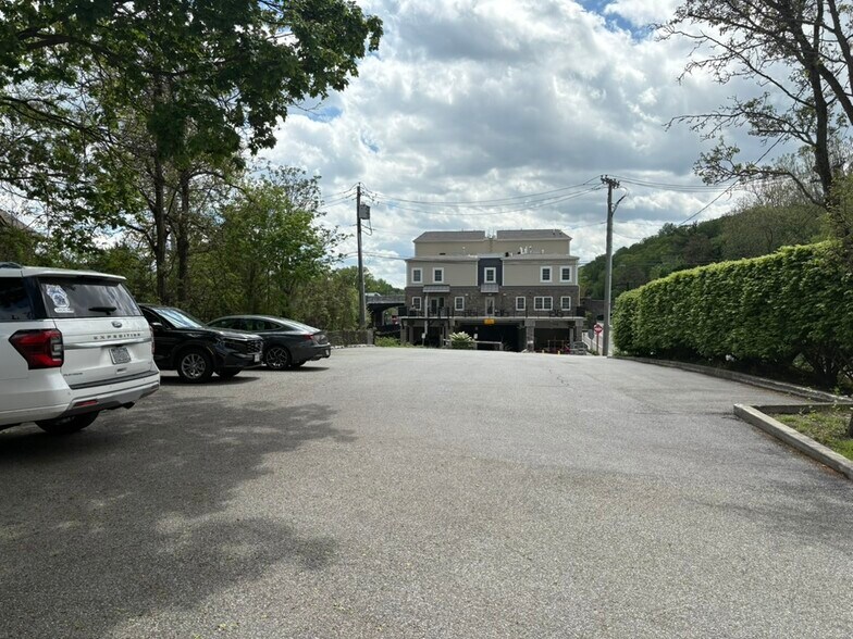 More Photos Of 9 Hunts Ln, Chappaqua Loft Creative Space For Lease