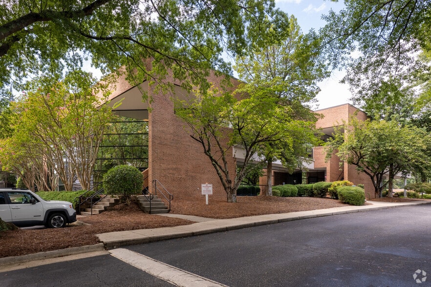 More Photos Of 5509A W Friendly Ave, Greensboro Office For Sale
