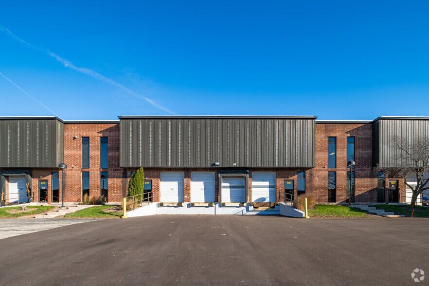 More Photos Of 2200 E College Ave, Cudahy Warehouse For Lease