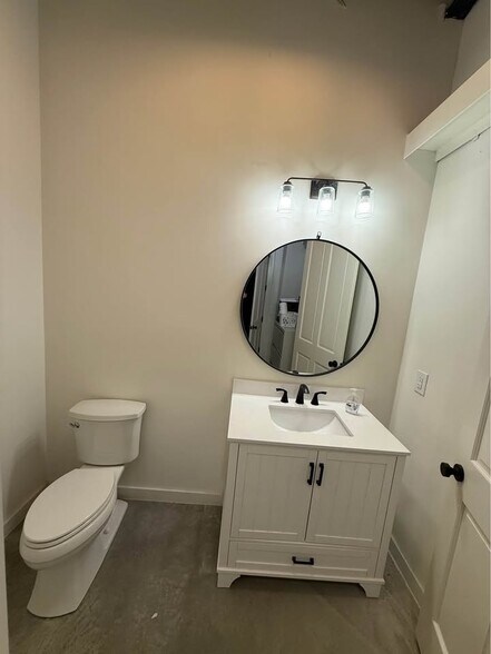 More Photos Of 108 Dees Dr, Gluckstadt Office For Lease