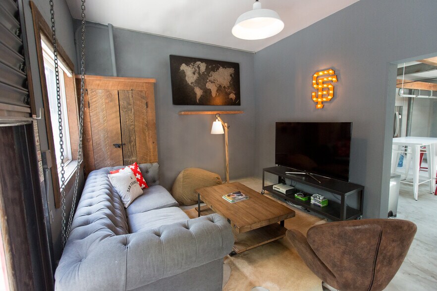 More Photos Of 156 Gilbert St, San Francisco Warehouse For Lease