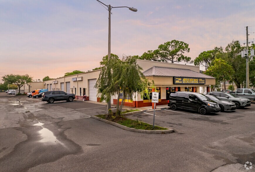 More Photos Of 13355 Belcher Rd, Largo Warehouse For Lease