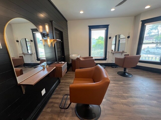 More Photos Of 210 N Madison St, Woodstock General Retail For Lease