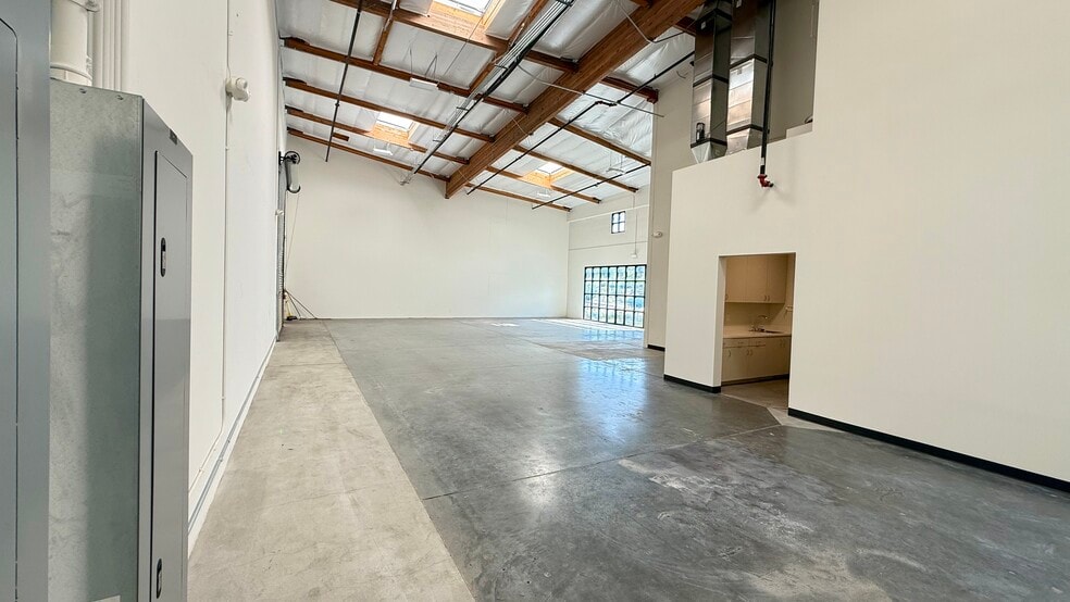 More Photos Of 29601-29607 Agoura Rd, Agoura Hills Unknown For Lease