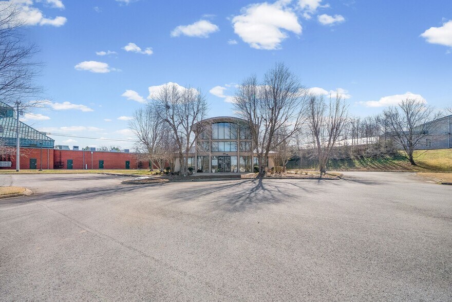 More Photos Of 112 Center Ct, Clarksville Office Residential For Sale
