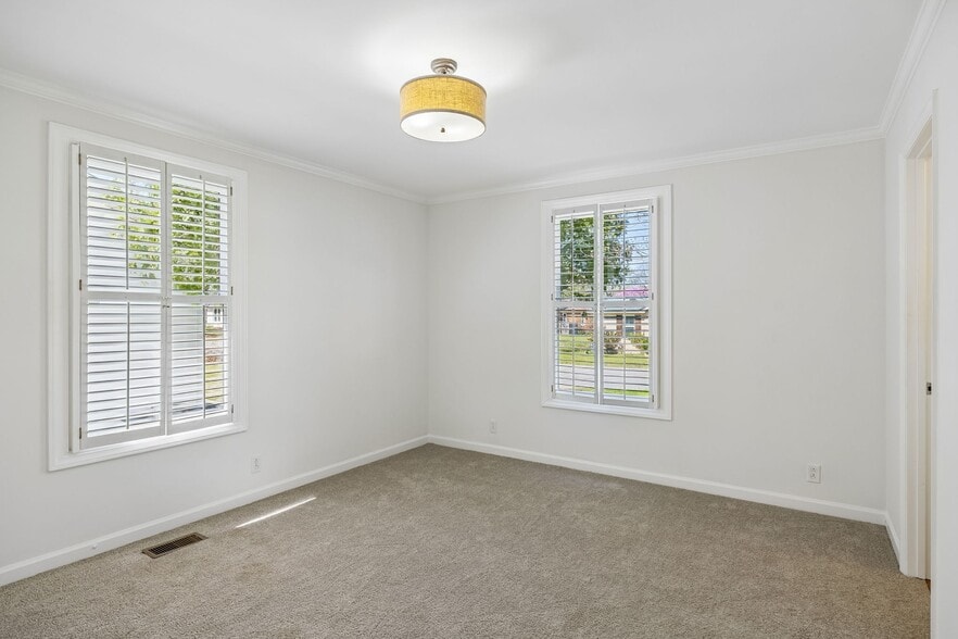 More Photos Of 1910 Redbud Ct, Franklin Multifamily For Sale