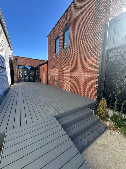 More Photos Of 154 S Main St, Zelienople Freestanding For Lease