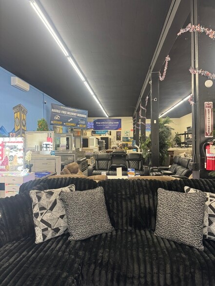 More Photos Of 1231-1241 Broadway Ave, Atwater Storefront Retail Residential For Sale