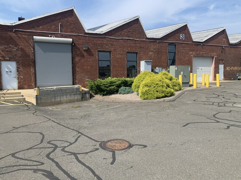 More Photos Of 1069 Connecticut Ave, Bridgeport Light Manufacturing For Lease